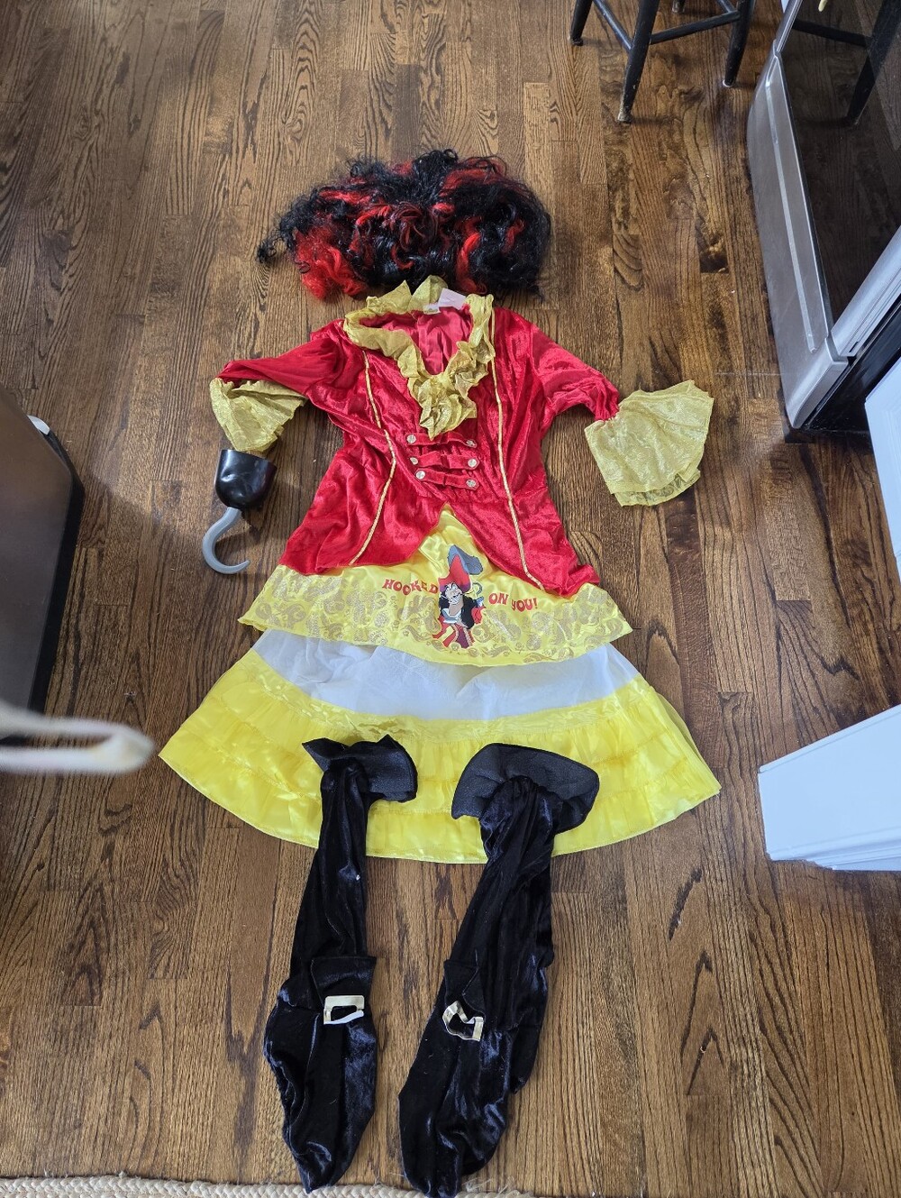 Womens Pirate Captain Hook Halloween Costume. Size 16W- 20W.
